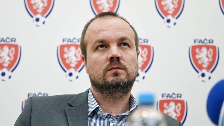 Morava už není zlo. Šidliák popsal speciální kartičky, kterými Berbr šikanoval komisi; Zdroj foto: ČTK