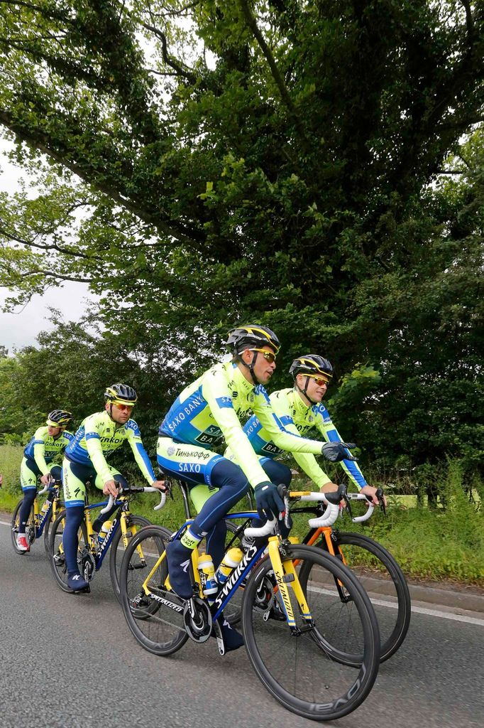 Alberto Contador trénuje v Leedsu na Tour de France 2014