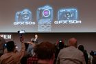 Fujifilm útočí: Ukázal bezzrcadlovku se 100 megapixely a vlnu dalších novinek