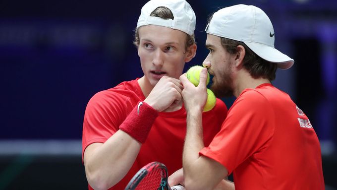Tomáš Macháč a Jiří Lehečka při letošním Davis Cupu