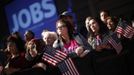 Supporters of U.S. Republican presidential nominee and former Massachusetts Governor Mitt Romney listen to remarks at a campaign rally in Newport News, Virginia, November 4, 2012. REUTERS/Jim Young (UNITED STATES - Tags: POLITICS ELECTIONS USA PRESIDENTIAL ELECTION) Published: Lis. 5, 2012, 3:48 dop.