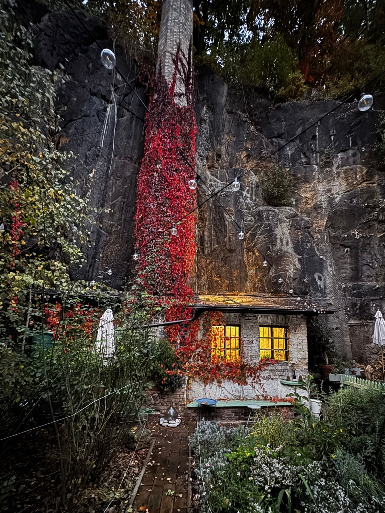 Kytky pod komínem, kavárna, květiny, prodejna, ubytování, Děčín