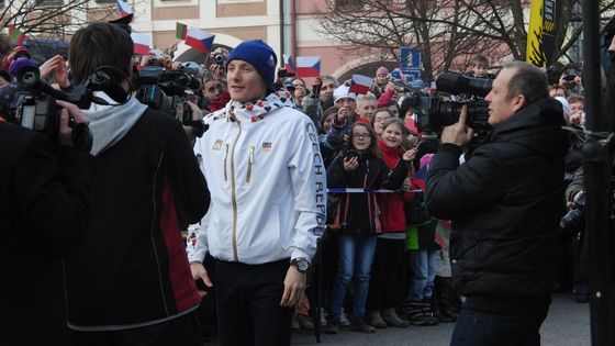 Ondřej Moravec měl ve čtvrtek v Letohradu napilno. Poskytoval řadu rozhovorů do televize, mnoho fanoušků se s ním chtělo vyfotografovat.