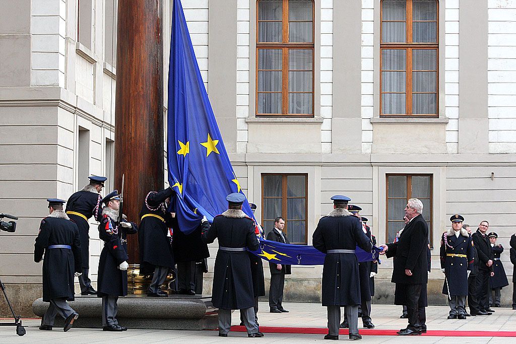 Vlajka EU na hradě