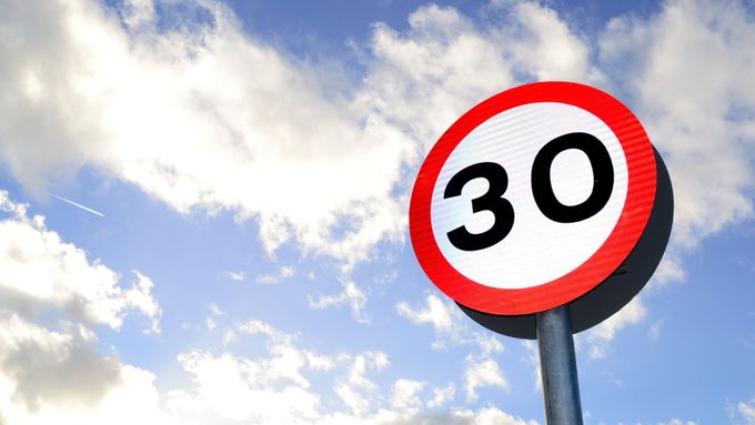 Madrid zavádí takřka plošné omezení nejvyšší dovolené rychlosti na 30 km/h.