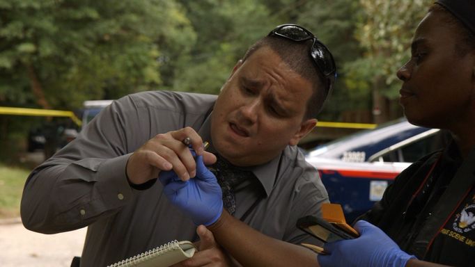 Záběr z dokuseriálu Prvních 48 hodin. Díl s názvem Dívka odvedle.