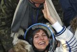 Anousheh Ansariová, první žena v historii, která se do kosmu vydala nikoliv jako profesionálka, ale jako turistka, přistála na Zemi.