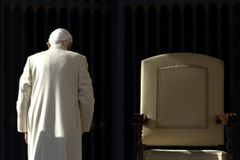 Papeže zdrtila tajná zpráva o Vatikánské bance