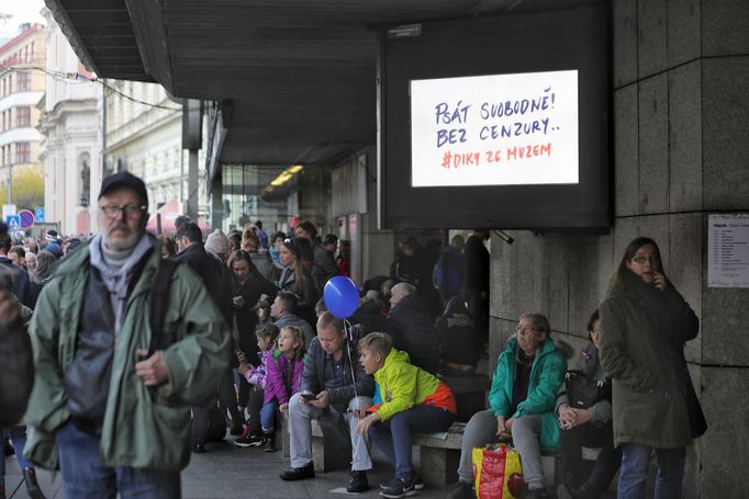 Praha si dnes 17. 11. 2019 připomíná výročí 30 let od sametové revoluce, která vedla k pádu komunistického režimu.