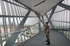 Umožnila to právě radikální přestavba za 62 milionů eur (1,5 miliardy korun) z dílny věhlasného amerického architekta Daniela Libeskinda,...
