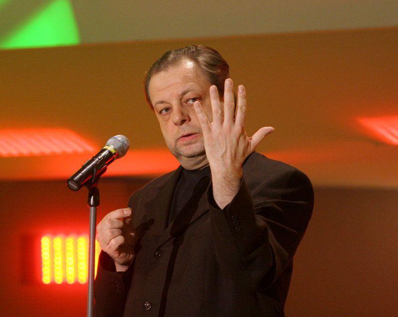 Milan Šteindler na pódiu Lucerny