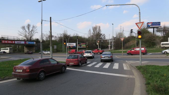 Deset nejhorších míst pražské dopravy. Tady řidiči každý den přichází o nervy nebo riskují nehodu