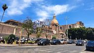 Katánie (italsky Catania) je druhé největší město Sicílie.