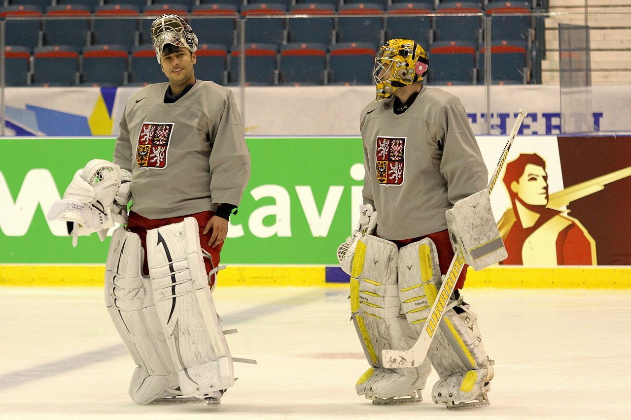 Hokej, MS 2013, český trénink: Ondřej Pavelec a Pavel Francouz