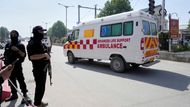 Ozbrojenci při svém úterním útoku vyrazili z lesů a zahájili palbu na turisty z automatických zbraní. K ataku došlo poblíž malebného turistického městečka Pahalgam. Na místě zemřelo 26 lidí, kromě jednoho občana Nepálu jsou mezi oběťmi útoku Indové. Dalších nejméně 17 osob utrpělo zranění.