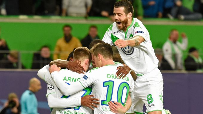 Maximilian Arnold slaví gól Wolfsburgu v Lize mistrů