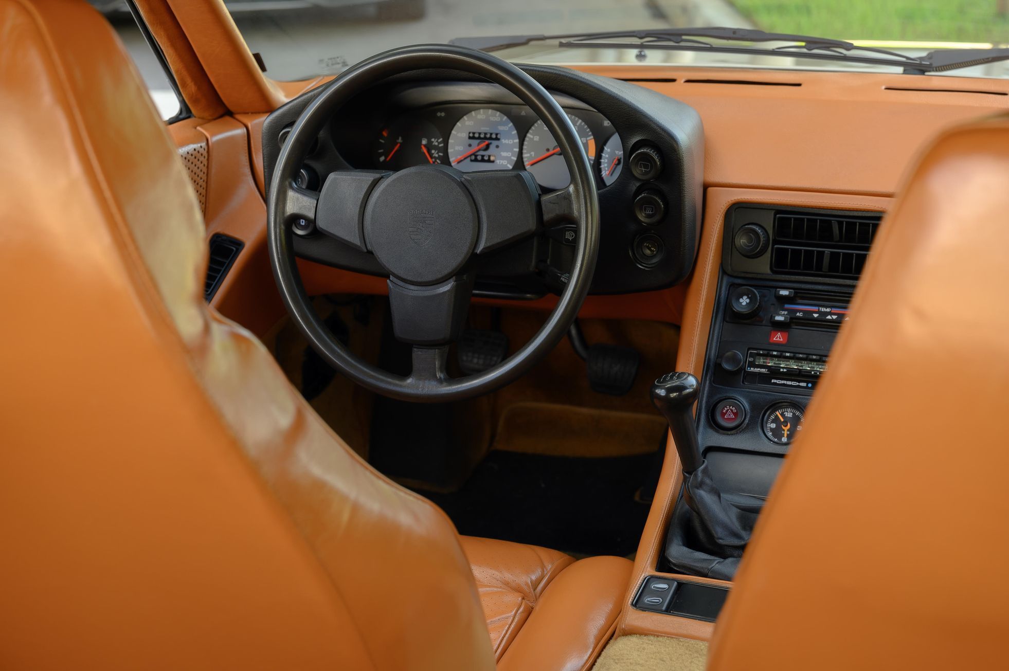 Porsche 928