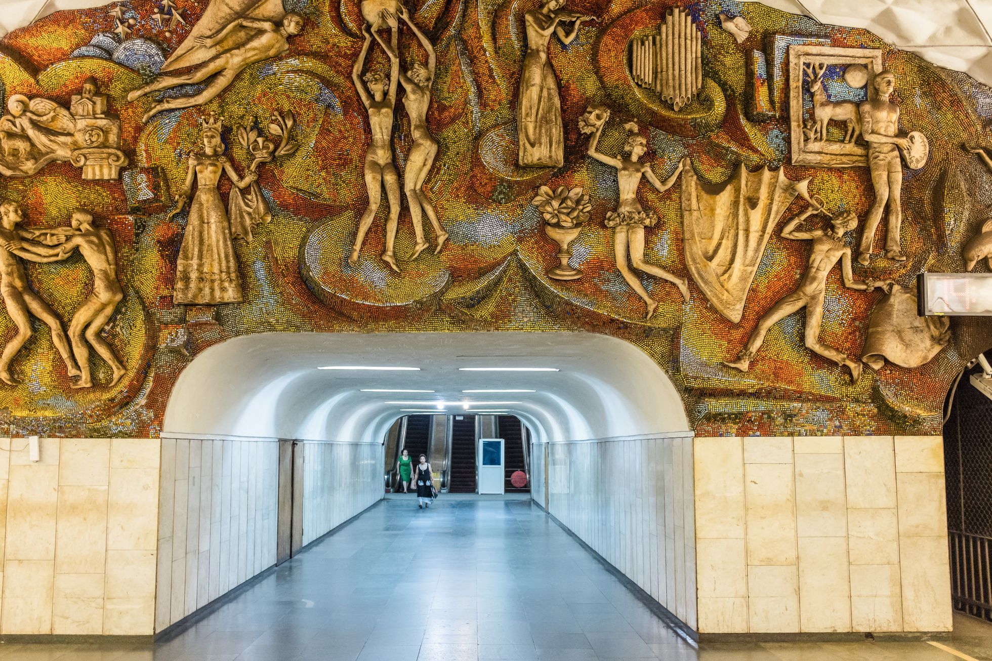 Arsenalna, Kyjev, Ukrajina, Metro, stanice, doprava, zahraničí, Magazín