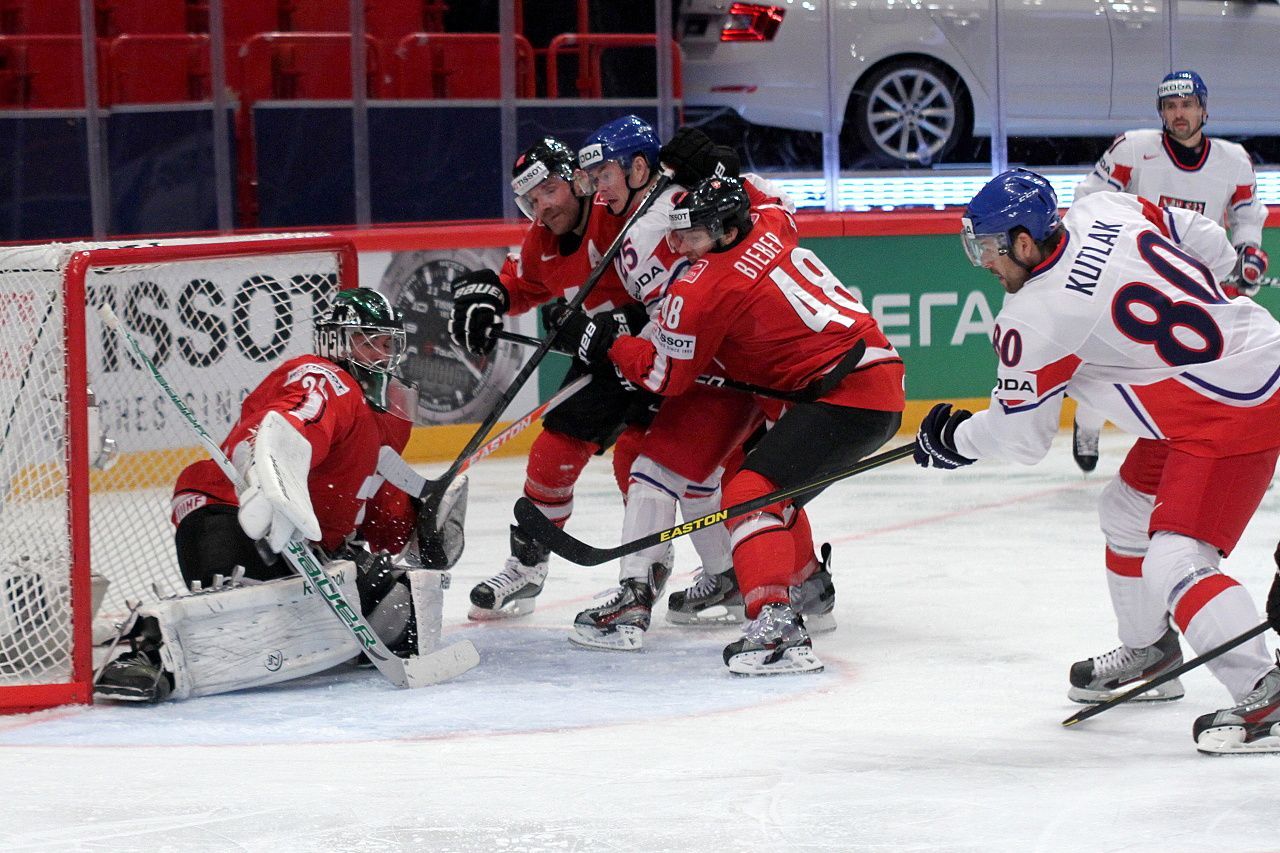 Hokej, MS 2013, Česko - Švýcarsko: Zdeněk Kutlák dává gól na 1:2