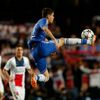 Oscar zpracovává balón ve čtvrtfinále Ligy mistrů