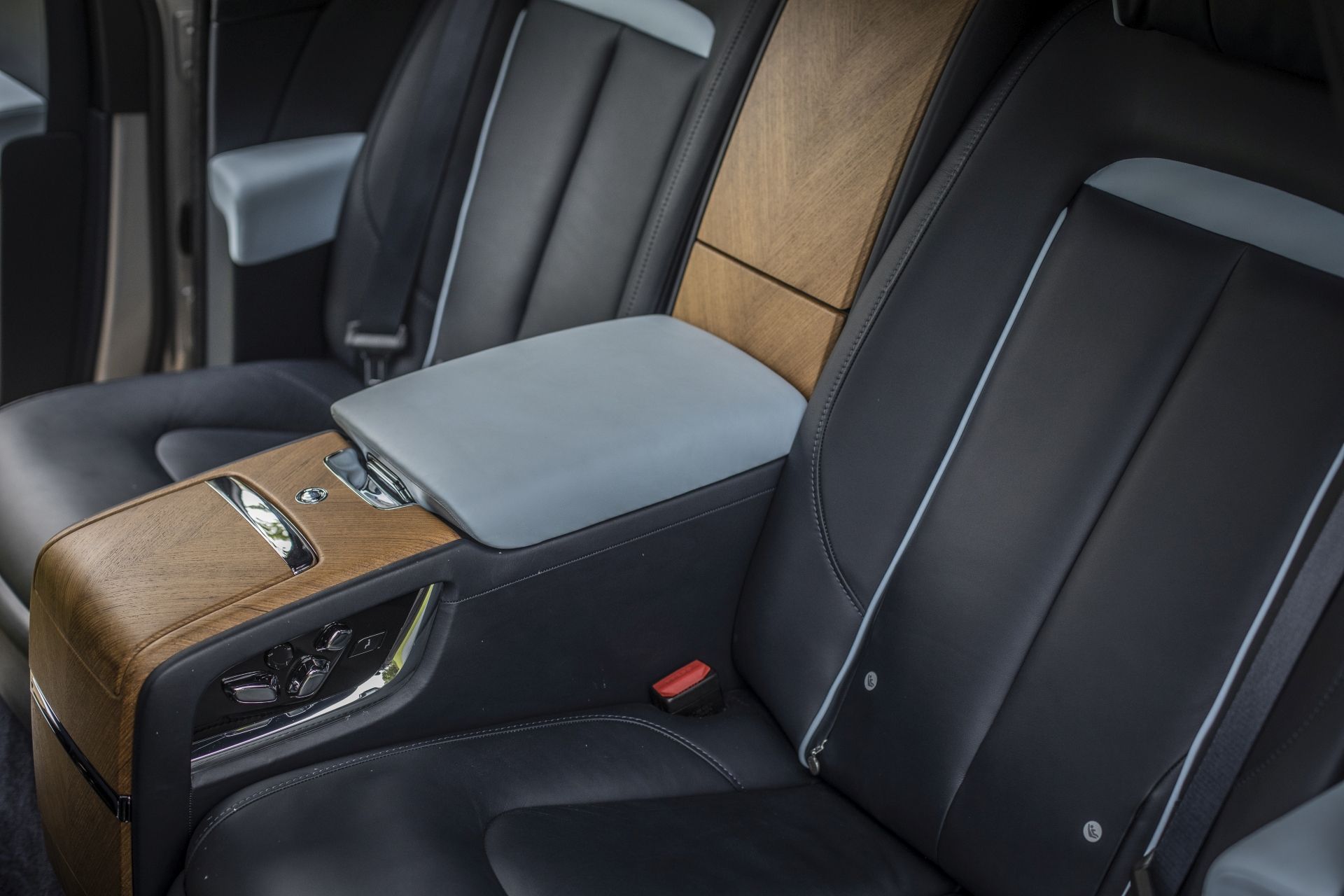 Rolls-Royce Phantom a Cullinan