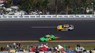Závod  NASCAR Nationwide Series v Daytoně skončil pro Danicu Patrickovou předčasně, když do ní šťouchl týmový kolega Cole Whitt.
