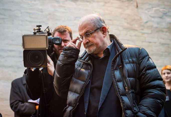 Mezi šesticí finalistů je Salman Rushdie (na předloňském snímku z Lübecku).