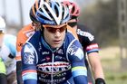 Světová cyklistika truchlí. Během dvou dní zemřeli hned tři závodníci. Belgičan Antoine Demoitié včera v noci podlehl zraněním, která utrpěl po pádu pod kola motocyklu během nedělního jednorázového závodu Gent - Wevelgem.
