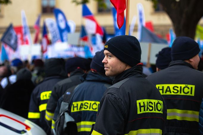 Protest studentů a odborů proti opatřením vlády Petra Fialy.