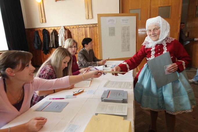 "Volíme osobnosti," uvedla za všechny kamarádky devětasedmdesátiletá Marie Gasnárková.