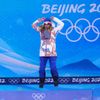 Ester Ledecká se zlatou medailí za paralelní slalom v Pekingu 2022