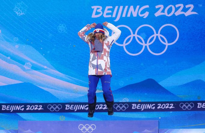 Ester Ledecká se zlatou medailí za paralelní obří slalom v Pekingu 2022