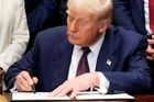 Trump zvýšil cla na dovoz z 69 zemí. Kanady se to týká hned, ostatních států za týden