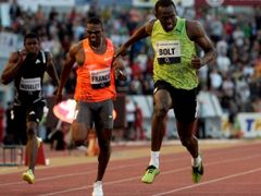 Světový rekordman Usain Bolt běží do cíle mítinku Zlatá tretra v Ostravě.