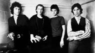 Zakládající sestava Dire Straits v roce 1979. Zleva basista John Illsley, Mark Knopfler, jeho mladší bratr a druhý kytarista David Knopfler a bubeník Pick Withers.