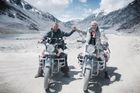 Český filmař splnil tátovi sen, projel s ním Himálaj na motorkách. Jejich cesta je hitem Facebooku