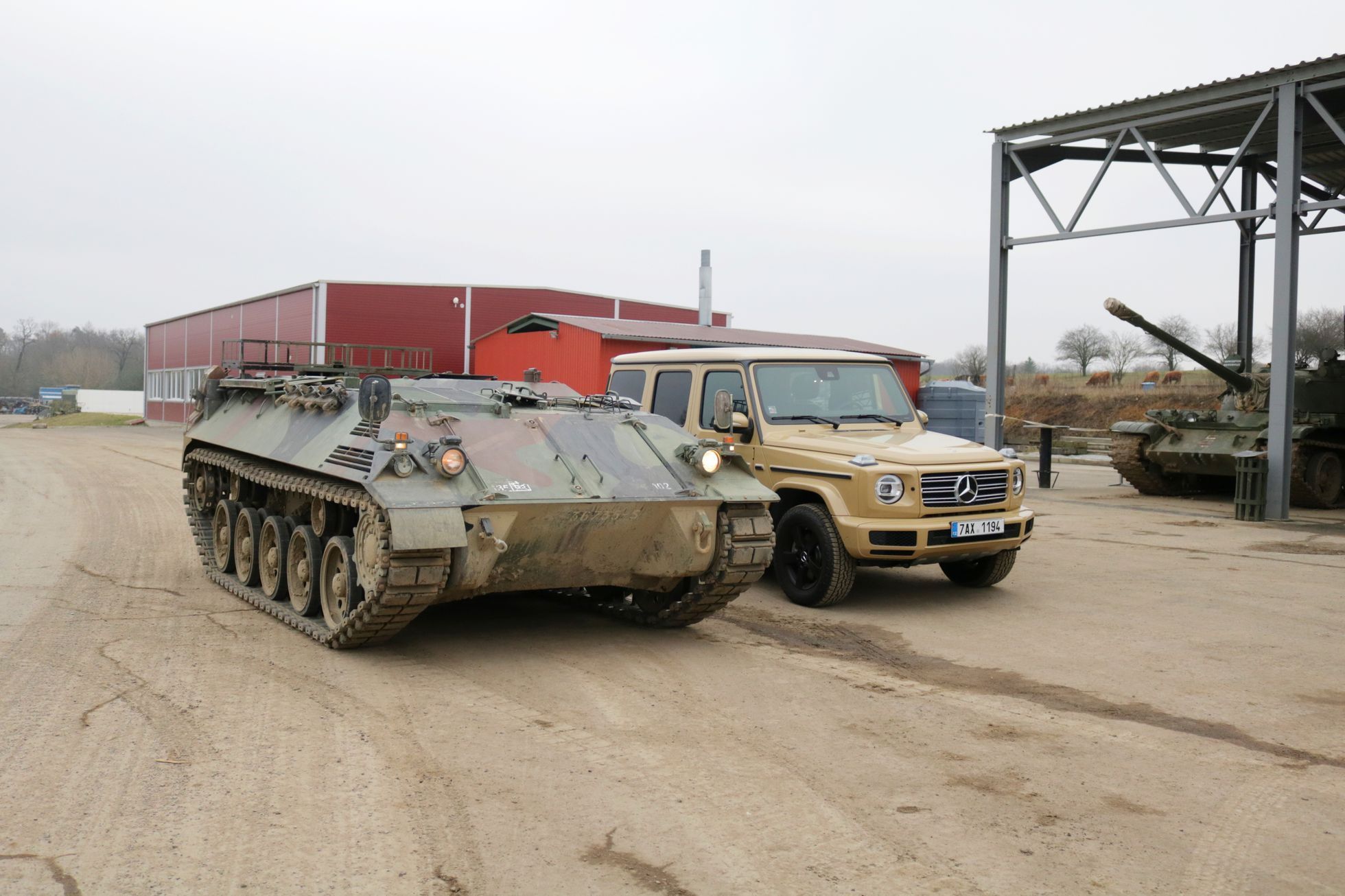 Obrněný pásový transporter Saurer 4K 4FA