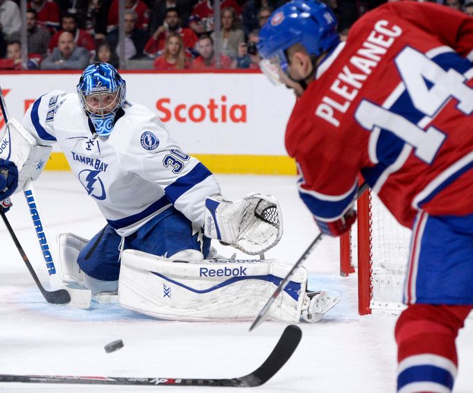 Tomáš Plekanec a Ben Bishop v play off 2015