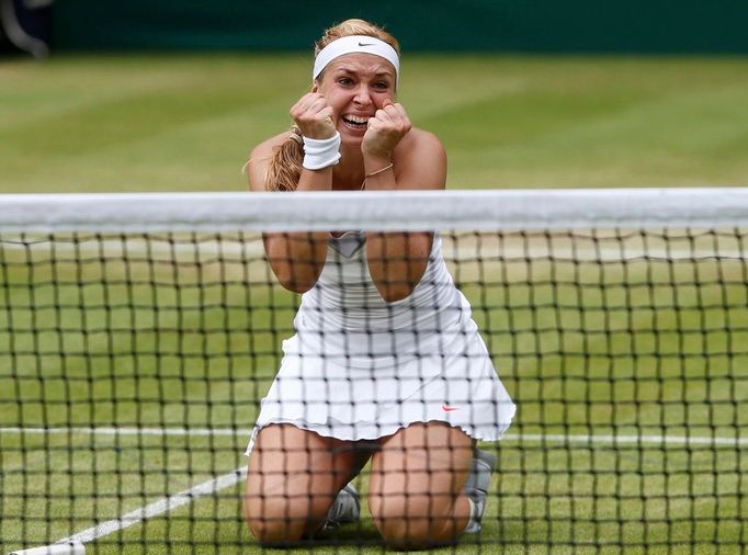 Sabine Lisická po výhře nad Serenou Williamsovou na Wimbledonu.