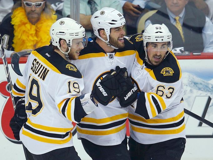 Pittsburgh Penguins - Boston Bruins (radost hostí po gólu na 0:2)