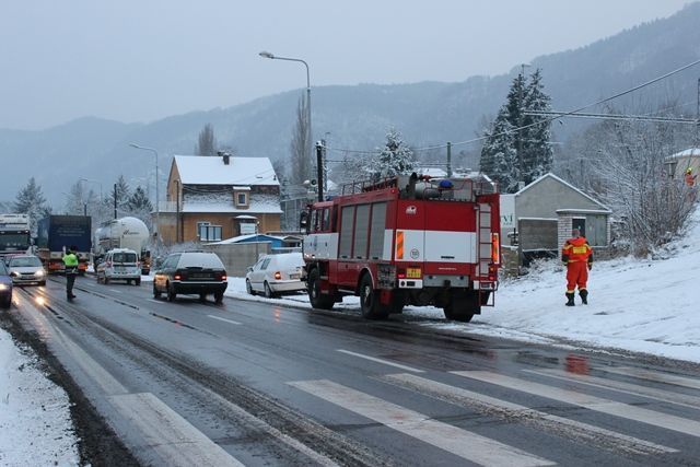 Sníh na silnicích - Pražská ulice v Ústí nad Labem