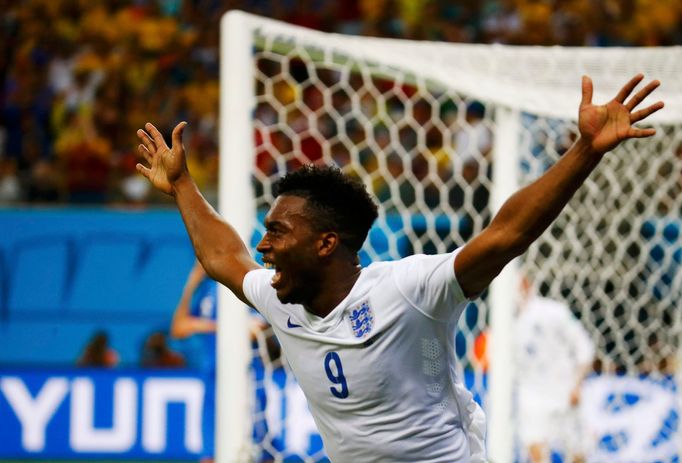 England's Daniel Sturridge celebrates his goal against Italy during their 2014 World Cup Group D soccer match at the Amazonia arena in Manaus June 14, 2014. REUTERS/Kai P