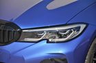 Vyváženému designu se dají vytknout některé detaily, které už jsme viděli jinde. Stejnou "ploutvičku" v LED světlech mají i Peugeoty.