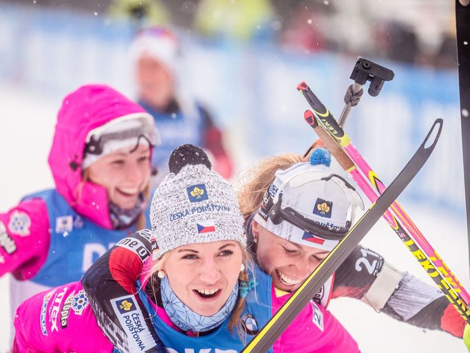 SP v biatlonu 2018/19, Oberhof, štafeta žen: Radost Lucie Charvátové (vlevo) a Evy Puskarčíkové