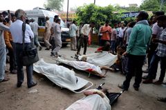 Tlačenice na náboženském shromáždění v Indii má 107 obětí včetně tří dětí
