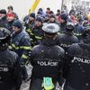 Protest hasičů a policistů