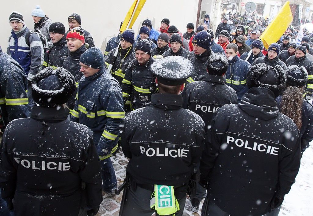 Protest hasičů a policistů