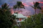 Sopka na Havaji už ohrožuje elektrárnu. Výbuchy trhají i skálu, po ostrově se šíří jedovaté plyny