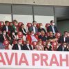 VIP lóže Slavie v odvetě 3. předkola LM Slavia - Ferencváros: Jaroslav Šilhavý (nahoře třetí zprava