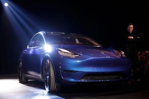 Všechny Tesly jsou S, 3, X, Y. Elon Musk představil menší SUV, Model Y